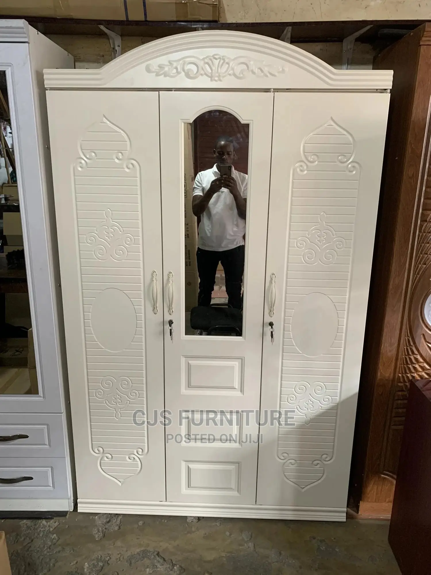 Kabati Ya Nguo Chuma