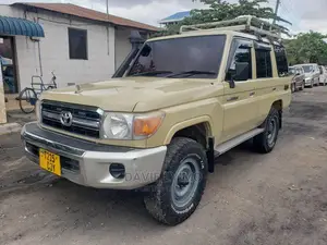 Toyota Land Cruiser 2012 Gray