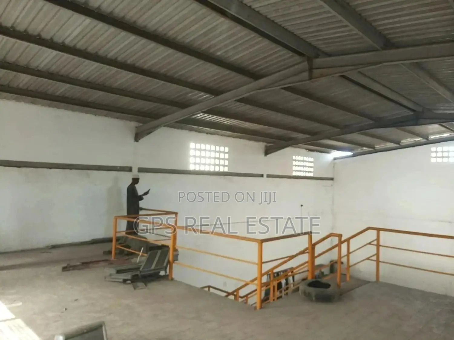 Godown for Rent at Kinondon Biafra