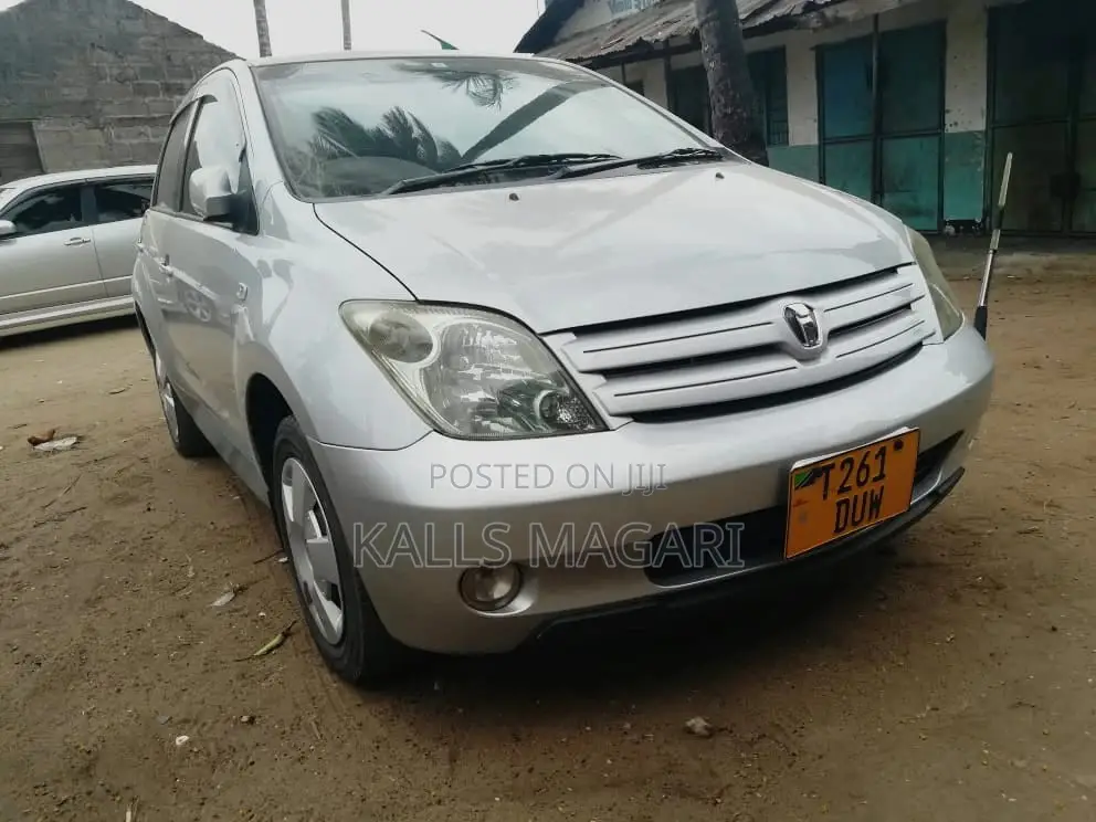 Toyota IST 2003 Silver