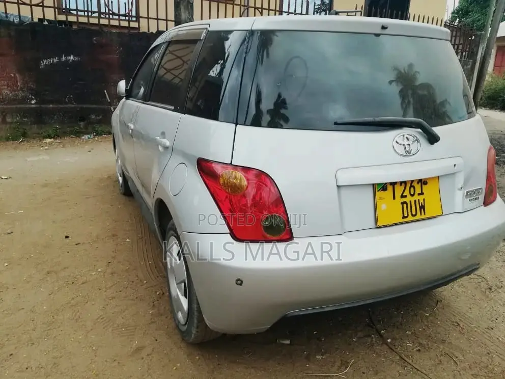 Toyota IST 2003 Silver