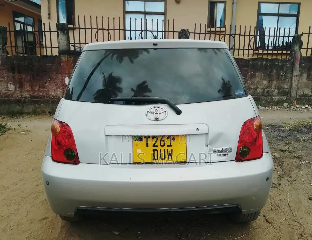 Toyota IST 2003 Silver