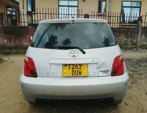 Toyota IST 2003 Silver