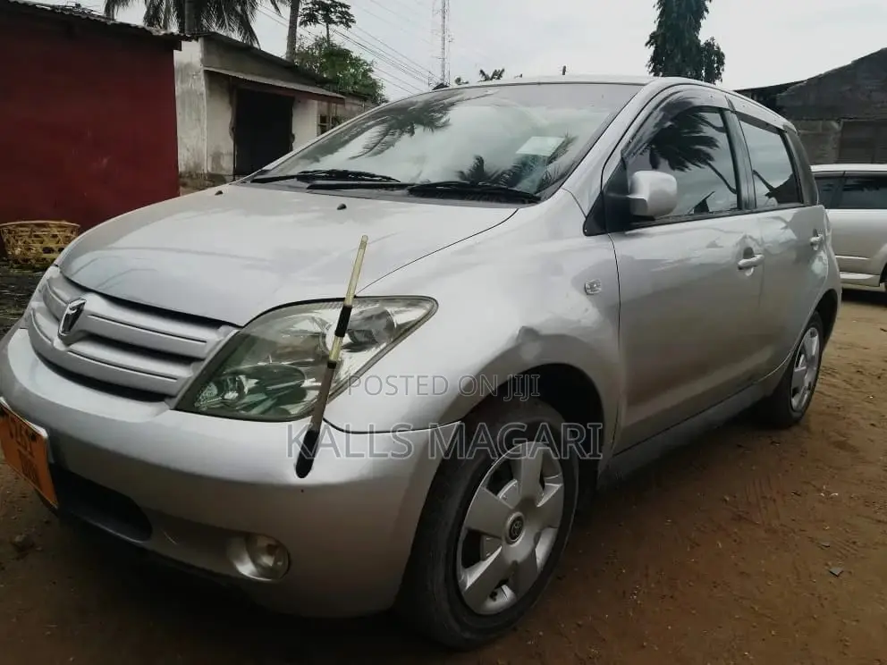Toyota IST 2003 Silver