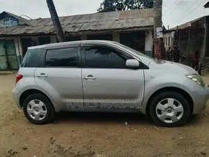 Toyota IST 2003 Silver