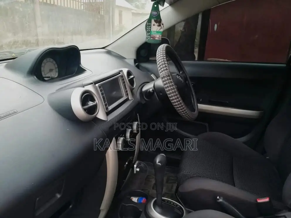 Toyota IST 2003 Silver