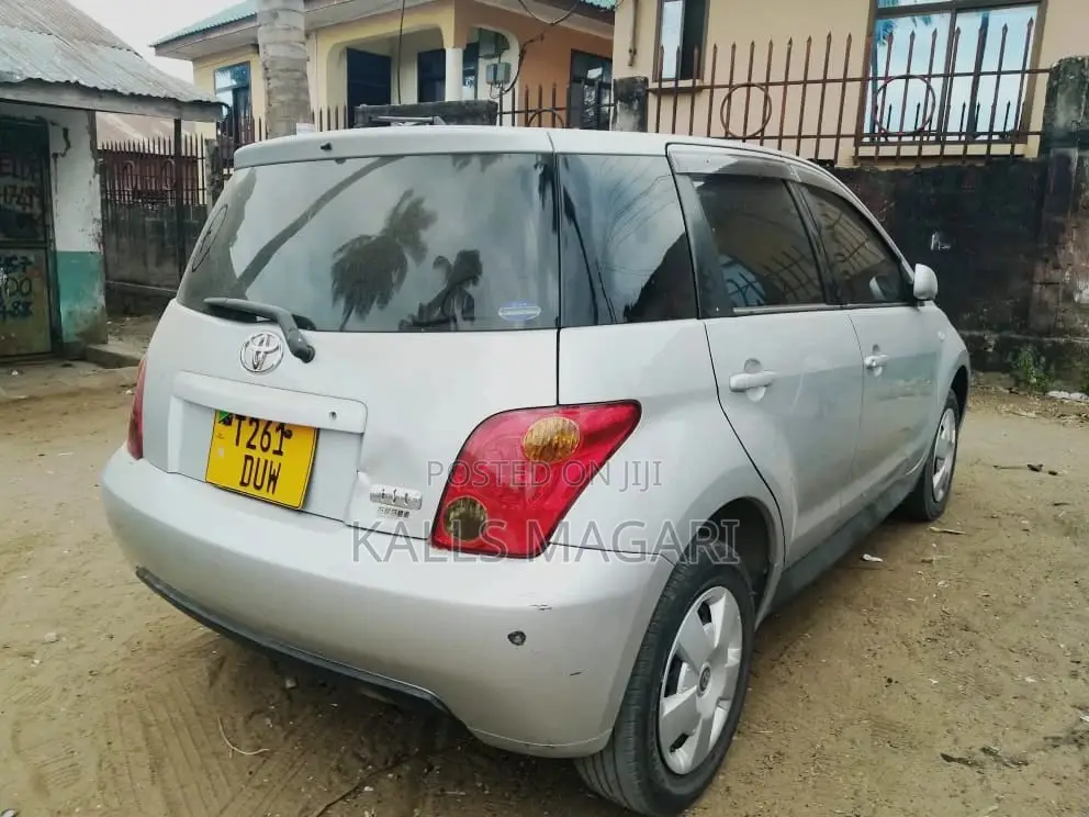 Toyota IST 2003 Silver