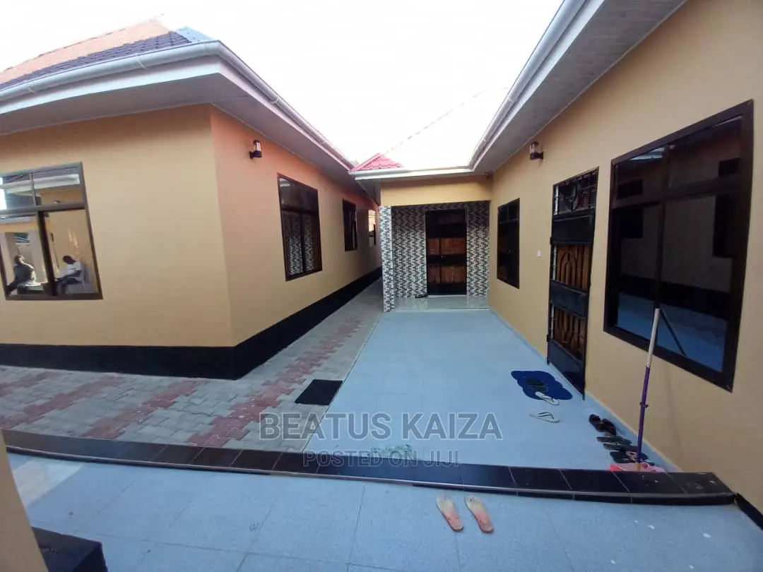 3bdrm Apartment in Kawe Round About for rent
