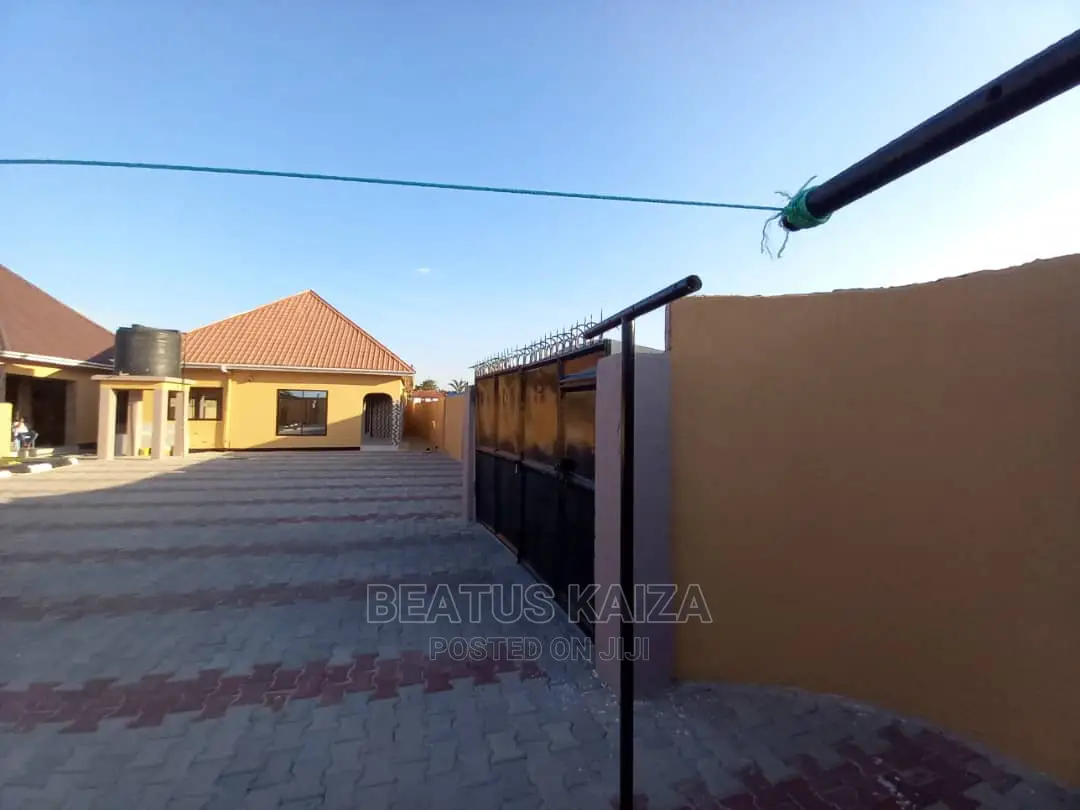 3bdrm Apartment in Kawe Round About for rent