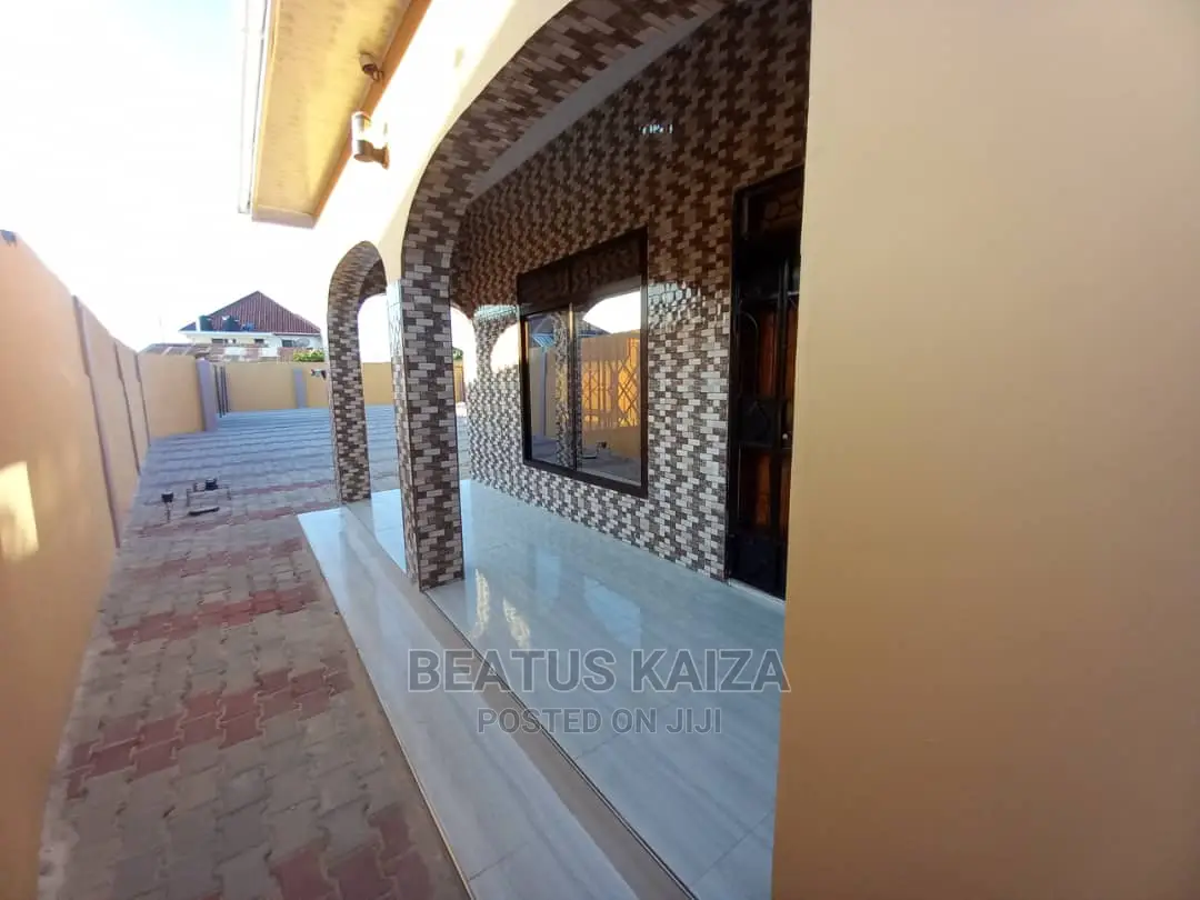 3bdrm Apartment in Kawe Round About for rent