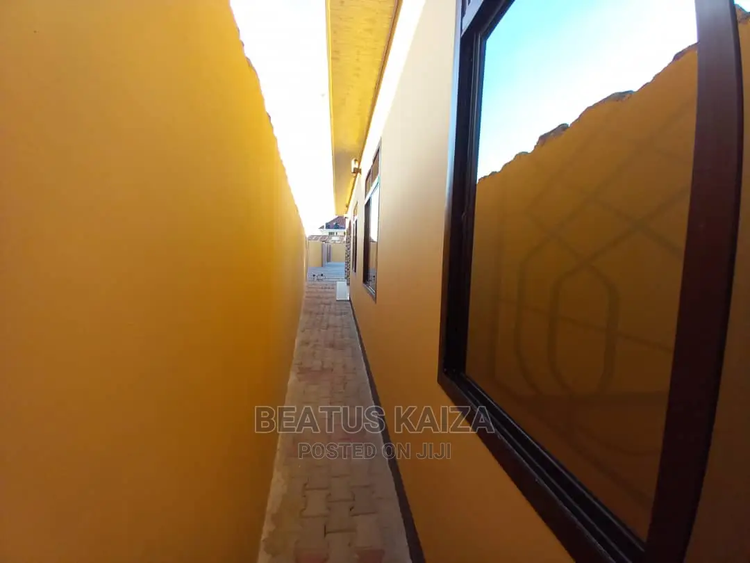 3bdrm Apartment in Kawe Round About for rent