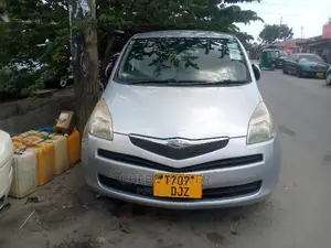 Toyota Ractis 2005 1.3 FWD Silver