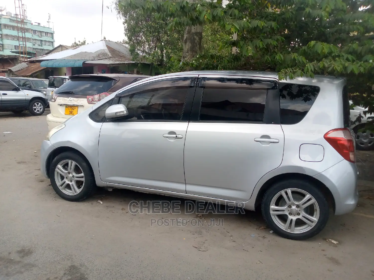Toyota Ractis 2005 1.3 FWD Silver