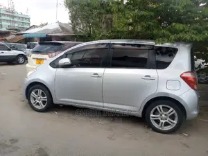 Toyota Ractis 2005 1.3 FWD Silver