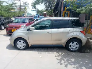 Toyota IST 2004 Gold