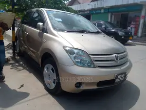 Toyota IST 2004 Gold