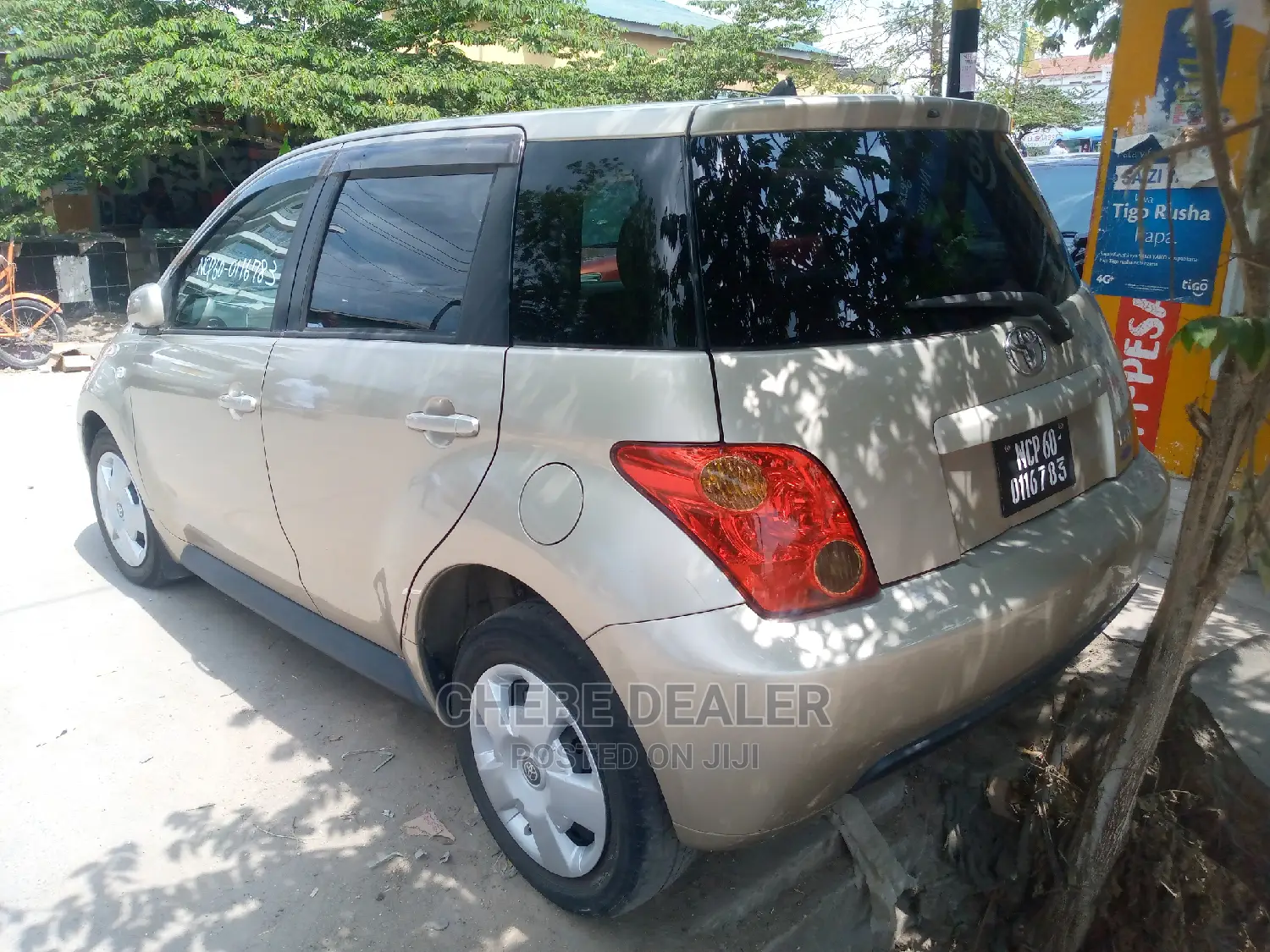 Toyota IST 2004 Gold