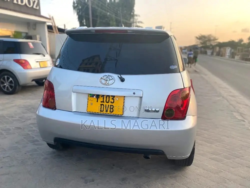 Toyota IST 2005 Silver
