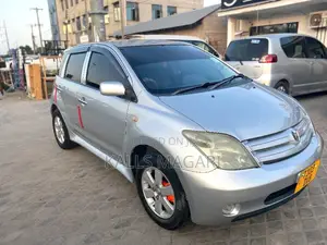 Toyota IST 2005 Silver
