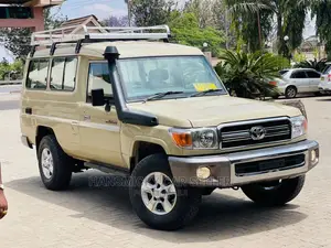 Toyota Land Cruiser 2011 Gold