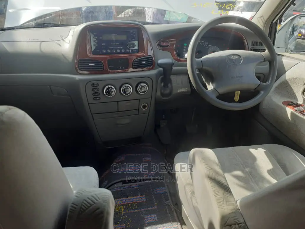 Toyota Noah 2002 2.0 AWD (8 Seater) White