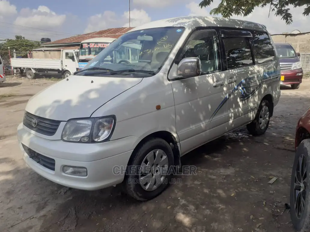 Toyota Noah 2002 2.0 AWD (8 Seater) White