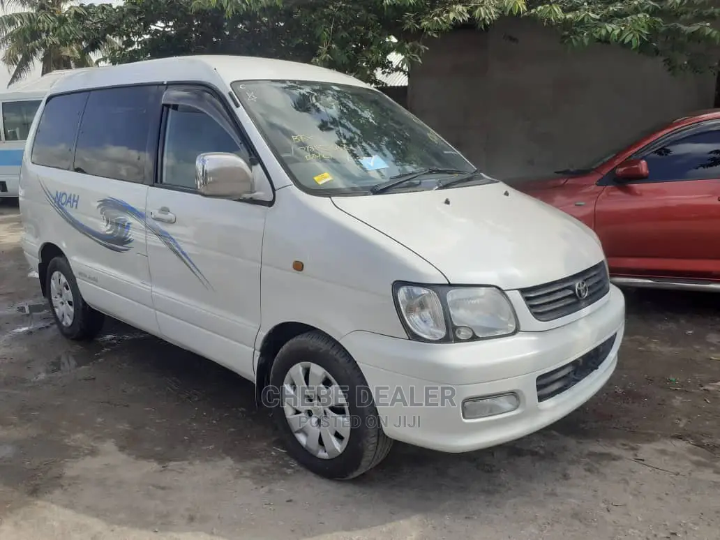Toyota Noah 2002 2.0 AWD (8 Seater) White