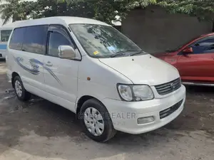 Toyota Noah 2002 2.0 AWD (8 Seater) White