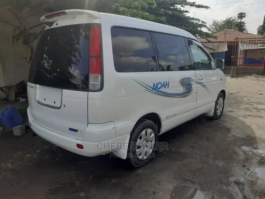 Toyota Noah 2002 2.0 AWD (8 Seater) White