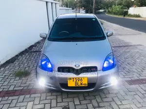 Toyota Vitz 2004 Gray