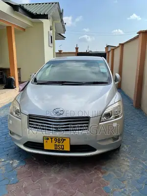 Toyota Mark X Zio 2010 Silver