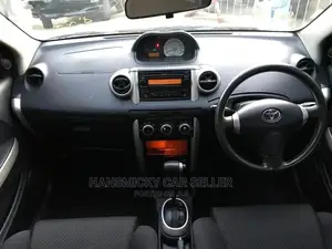 Toyota IST 2004 Silver