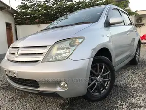 Toyota IST 2004 Silver
