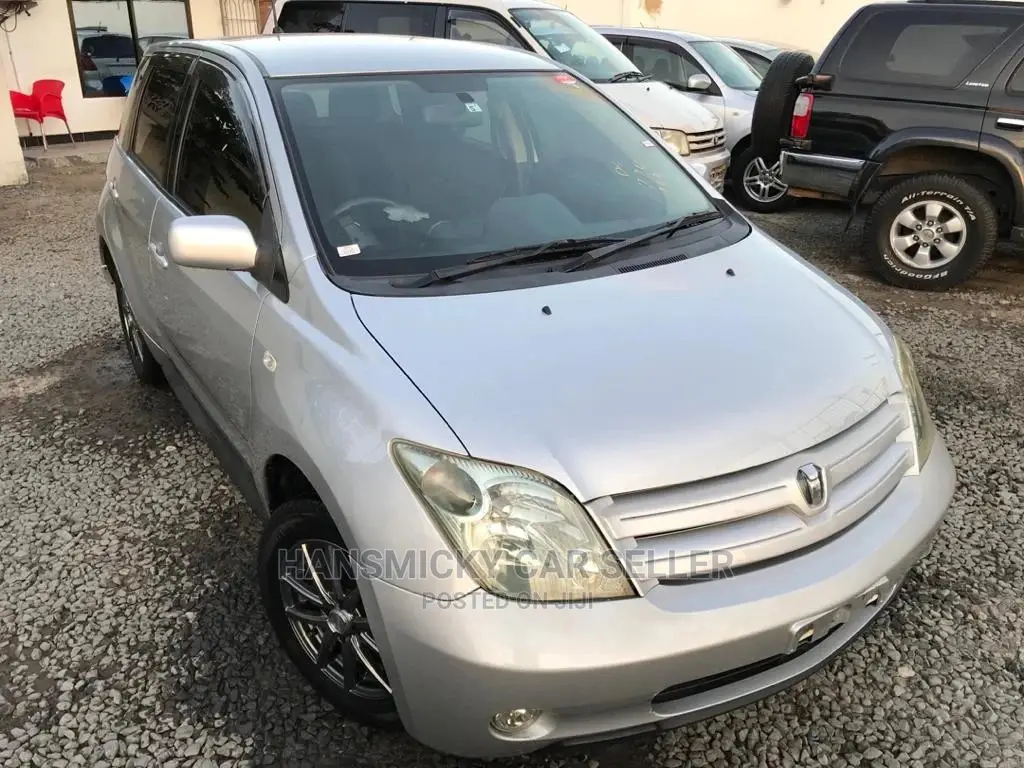 Toyota IST 2004 Silver