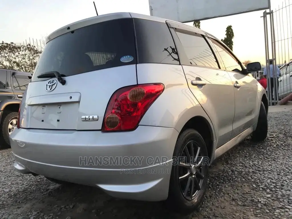 Toyota IST 2004 Silver