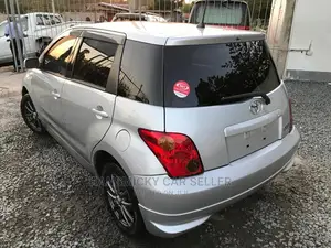 Toyota IST 2004 Silver