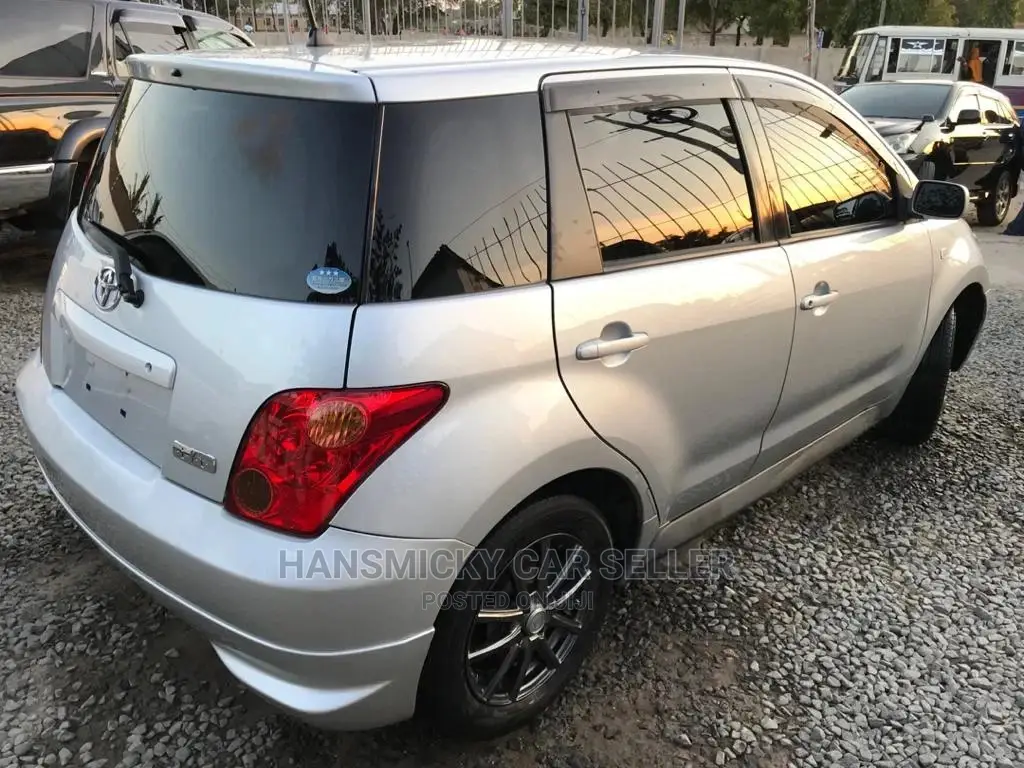 Toyota IST 2004 Silver