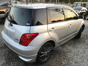 Toyota IST 2004 Silver