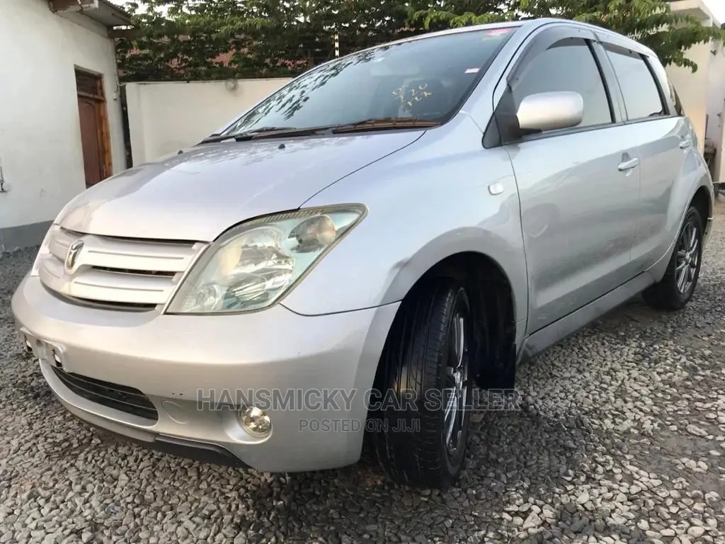 Toyota IST 2004 Silver