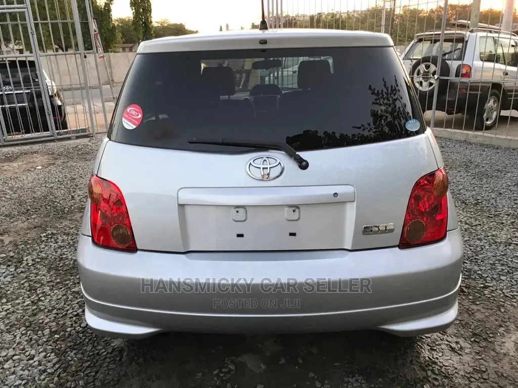 Toyota IST 2004 Silver
