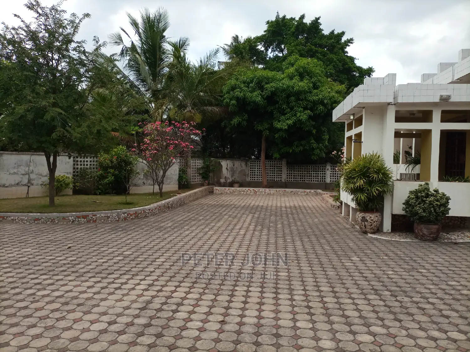 6bdrm House in Regent Estate, Mikocheni for sale