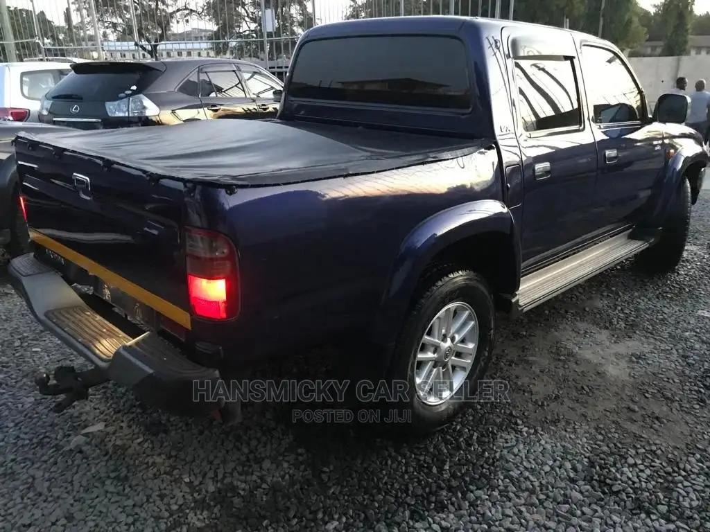 Toyota Hilux 2004 Blue