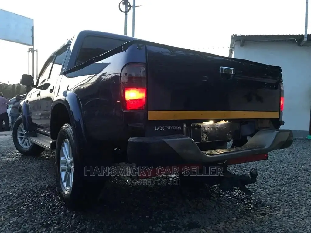 Toyota Hilux 2004 Blue
