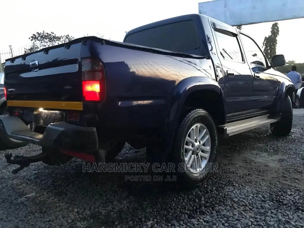Toyota Hilux 2004 Blue