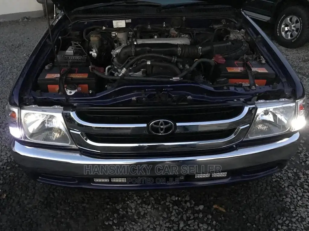 Toyota Hilux 2004 Blue