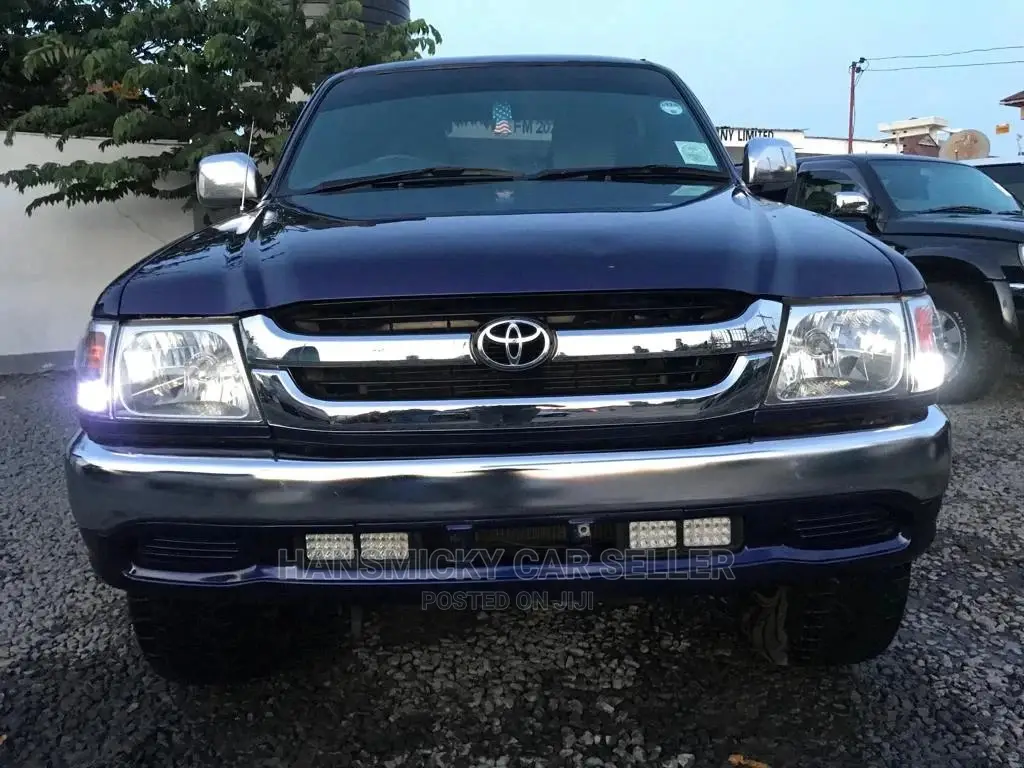 Toyota Hilux 2004 Blue