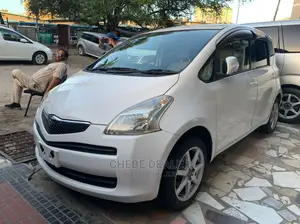 Toyota Ractis 2005 1.3 FWD White