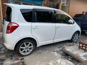 Toyota Ractis 2005 1.3 FWD White