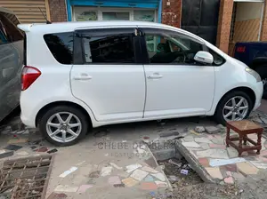 Toyota Ractis 2005 1.3 FWD White