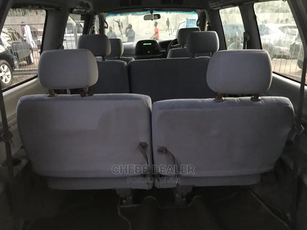 Toyota Noah 2002 2.0 AWD (8 Seater) Gold
